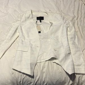 BCBG MAXAzria Blazer in dream with texture detail